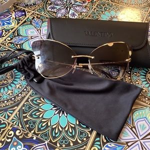 COPY - Gorgeous butterfly Valentino sunglasses